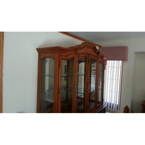 Thomasville Serenade Walnut 13 pc Dining Room Suite, Immaculate